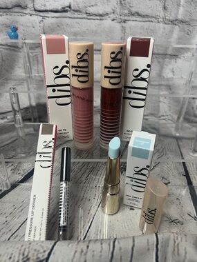 Dibs Bundle! 2️⃣ Go To Glossy Balms, a Lip Definer & a Plumping Lipstick Melt